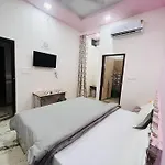 Hotel S S Palace
