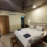 Sunrise Homestay Agra-Rooftop View Taj Mahal