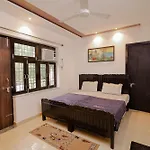 Luxury Taj Homestay, Stay 1Km Walking Distance From Taj Mahal East Gate