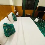 Hotel Palm Street Near Taj