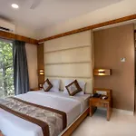 Hotel The Golden Glam