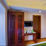 Hotel Urban House Near Taj