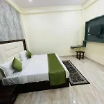 Hotel Wonderstar Affordable Stay Near Tajmahal - Inhouse Parking With Free 5G Internet