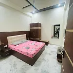 Hotel Divine