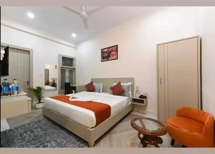 Hotel Taj Holiday