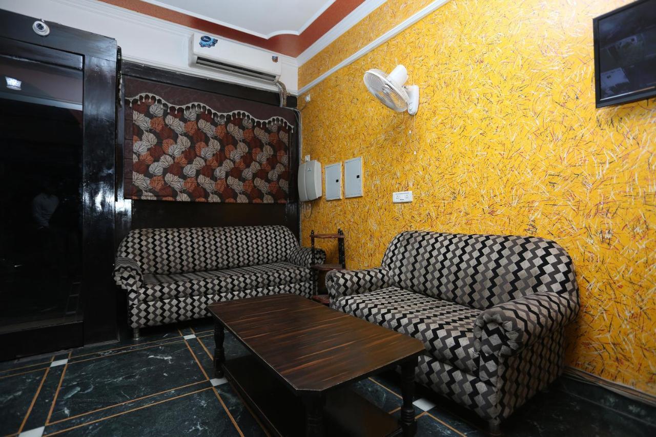 Priya Hotel