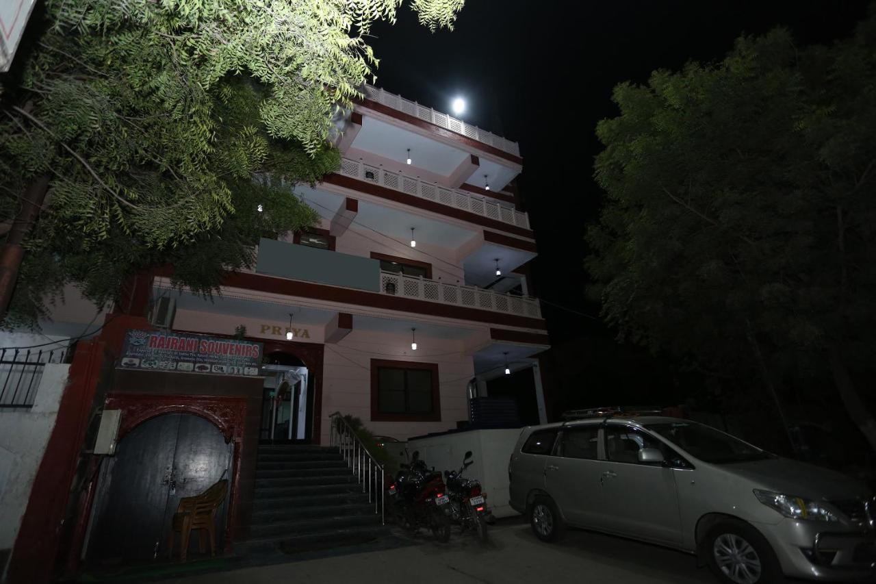 Hotel Priya 3*