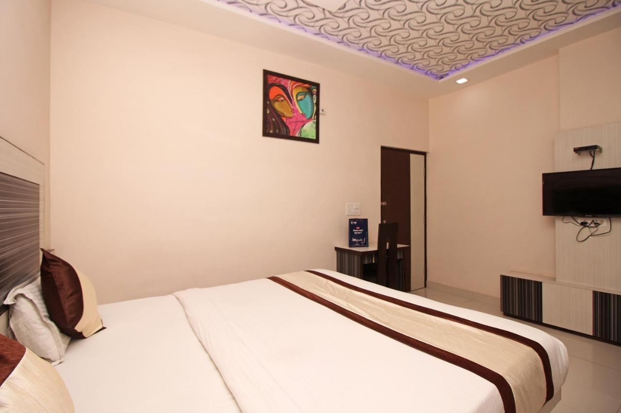 Oyo 3202 Gayatri Residency 3*