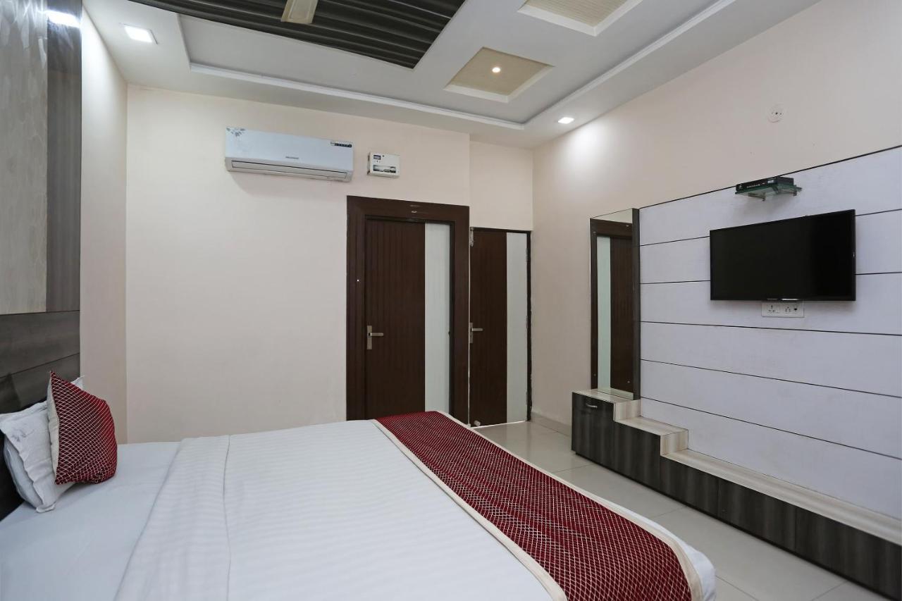 Oyo 3202 Gayatri Residency Hotel 3*