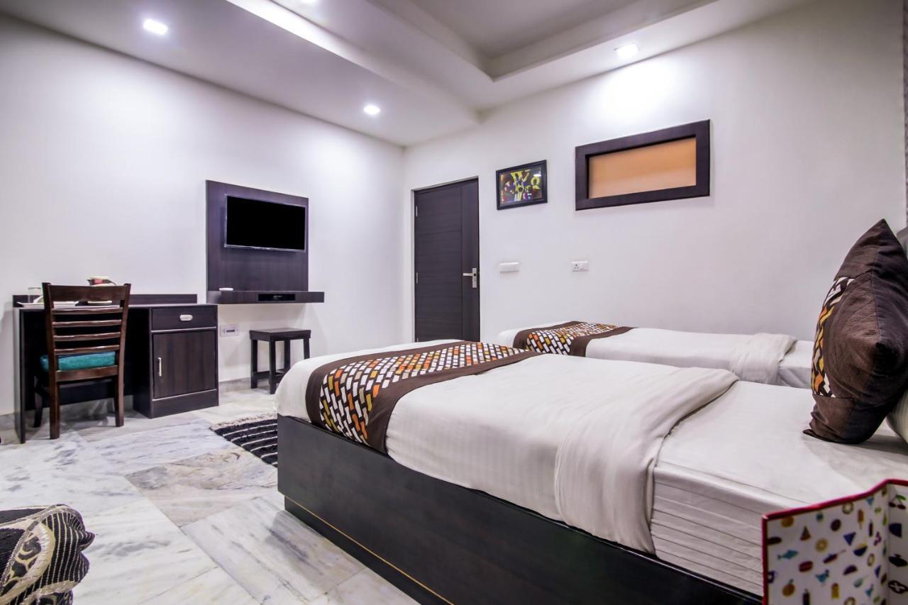 Oyo 8888 Riga Hs Deluxe 3* Agra (Uttar Pradesh)