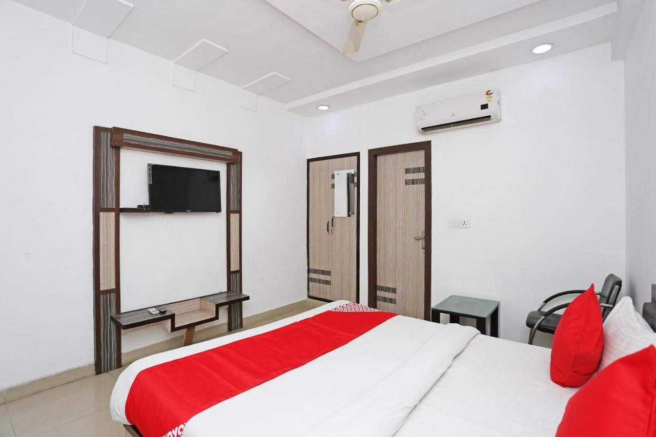 Oyo 13125 Gwal Palace Agra (Uttar Pradesh)