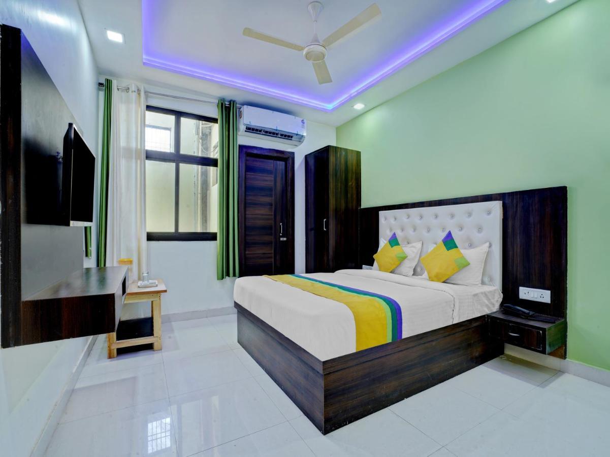The Orient Tree, Agra 3*