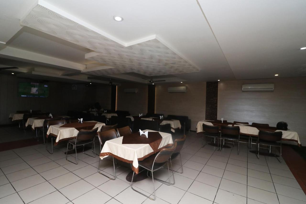 Oyo 22826 Sheltear & Resturant Hotel 3*
