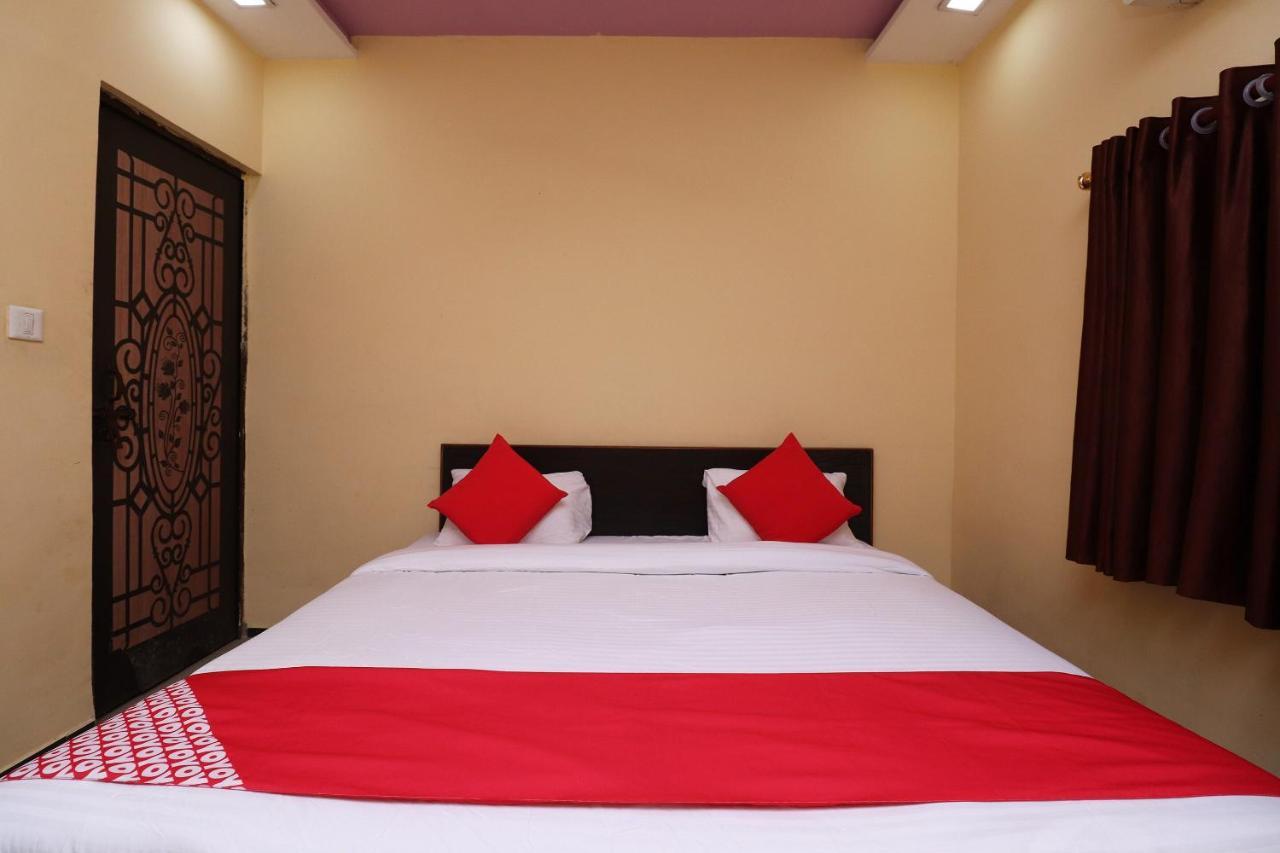 Hotel Oyo 37887 Sikandra Palace & Restaurant 3*