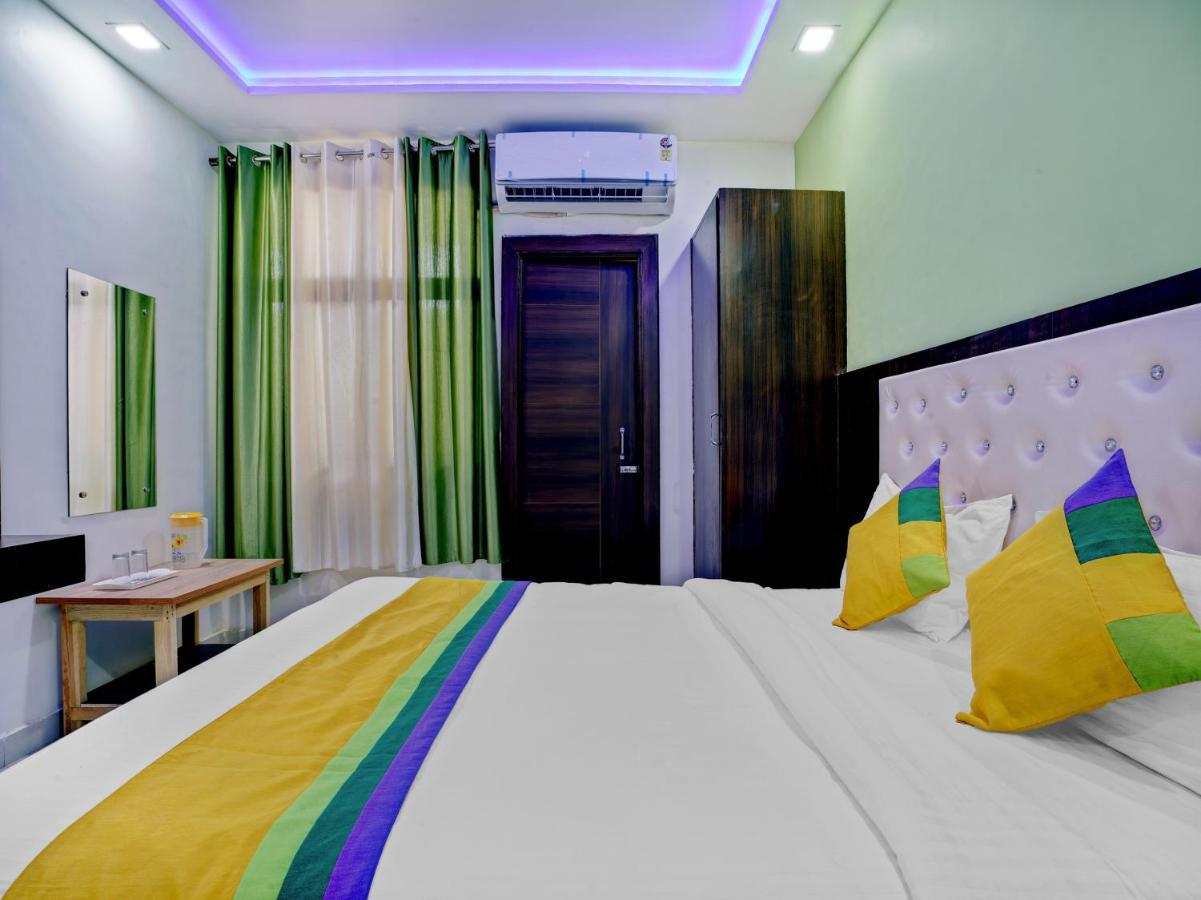 The Orient Tree, Agra Hotel