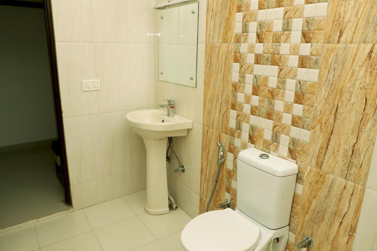 Capital O 46229 Hotel The Golden Bird Agra (Uttar Pradesh)