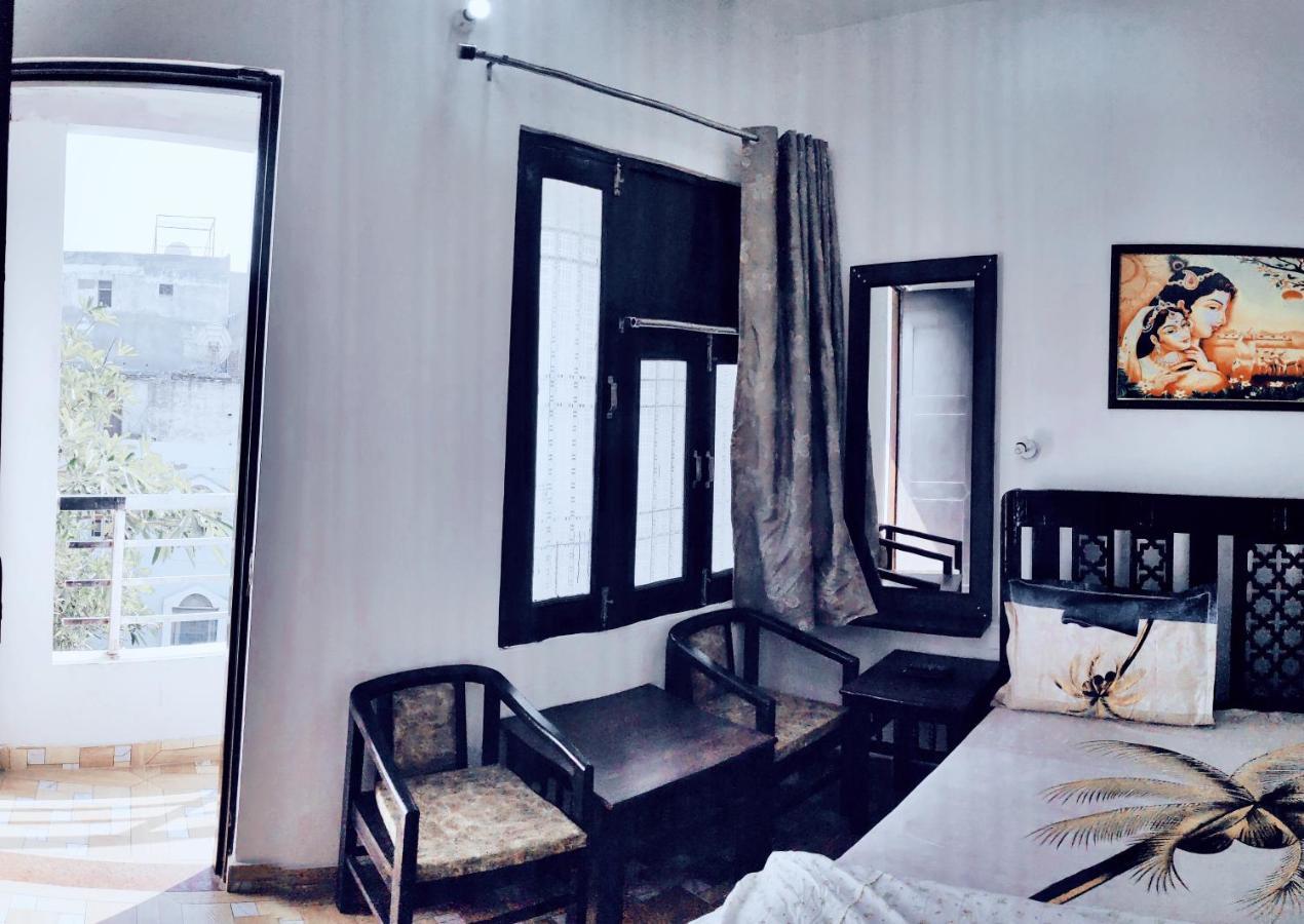 Luxury Taj Homestay, 1km Walking Distance From Taj Mahal East Gate Bed & Breakfast