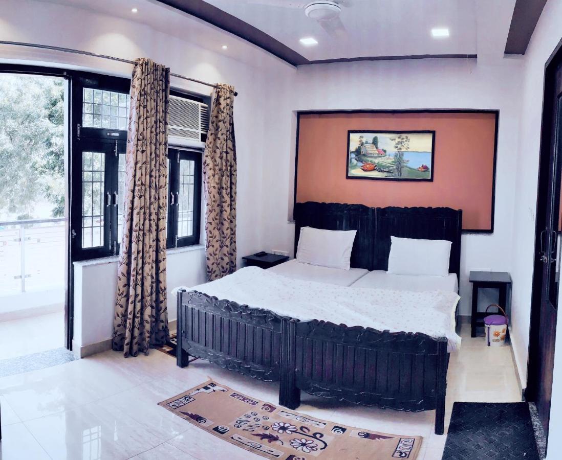 Luxury Taj Homestay, 1km Walking Distance From Taj Mahal East Gate Bed & Breakfast