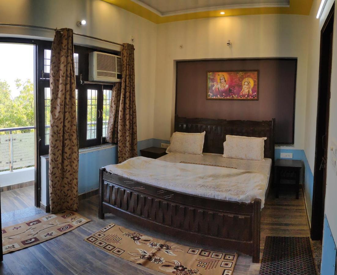 Luxury Taj Homestay, 1km Walking Distance From Taj Mahal East Gate Bed & Breakfast
