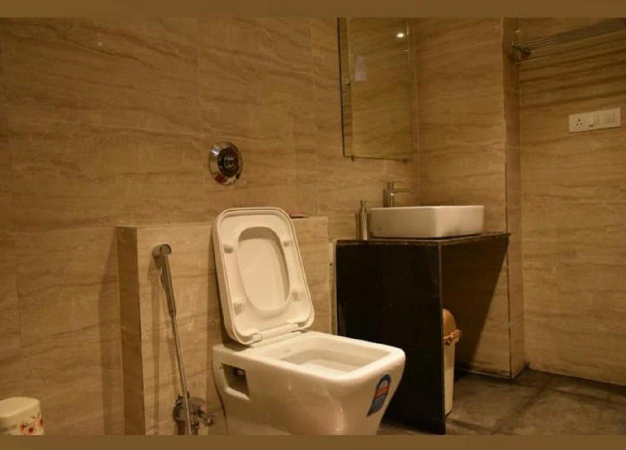 Hotel Ash Luxury With View Of Taj Mahal 3*