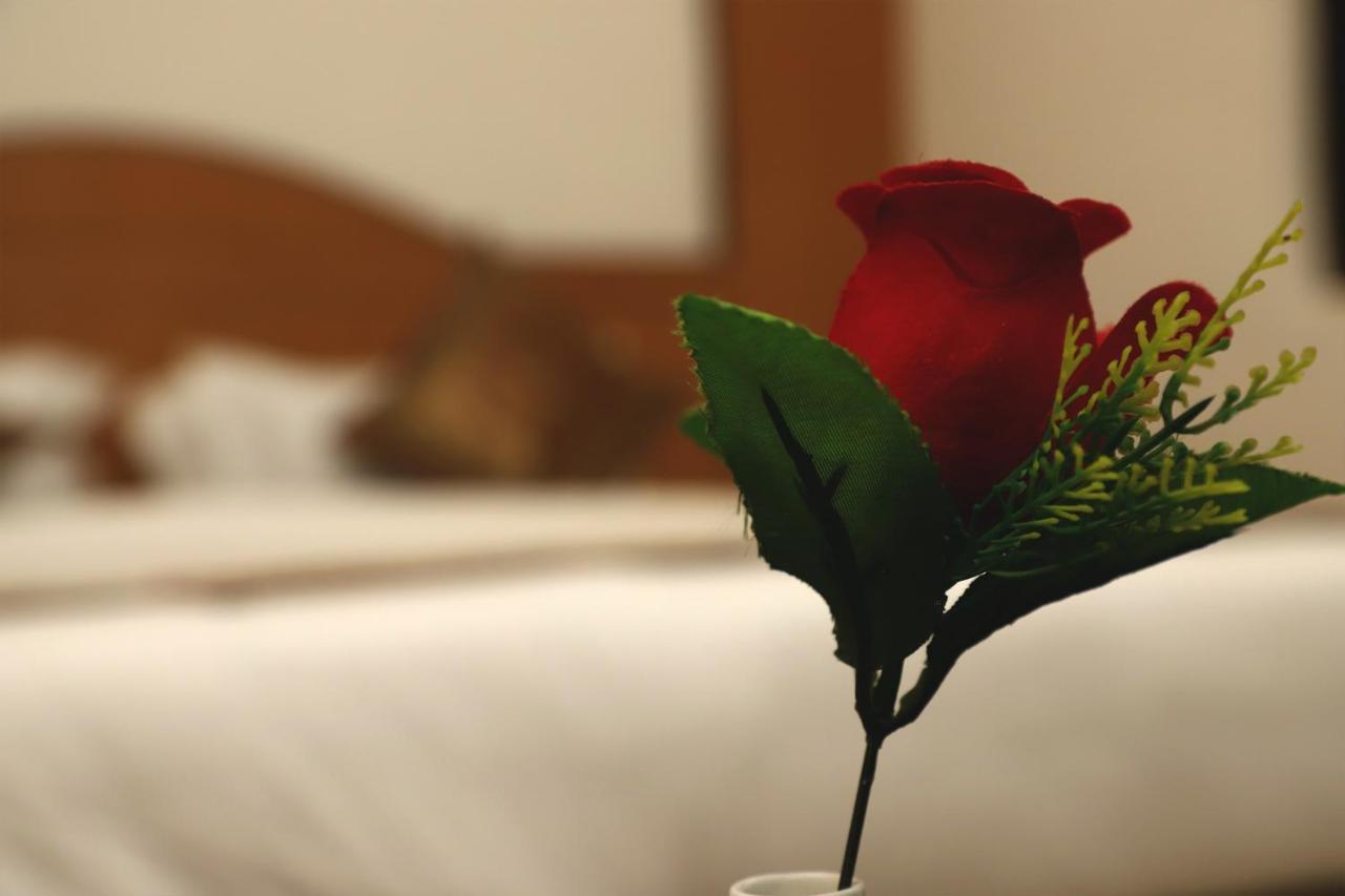 Capital O 46229 Hotel The Golden Bird Agra (Uttar Pradesh)
