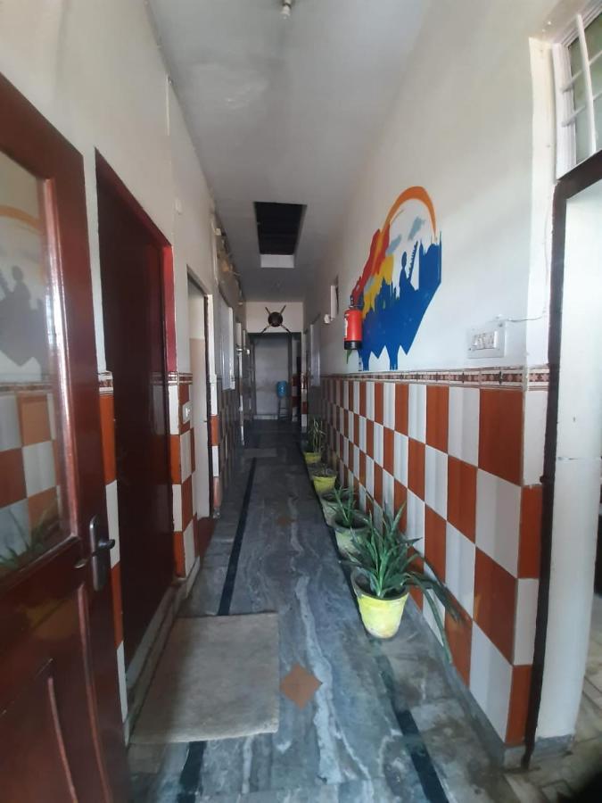 Friends & Hostel