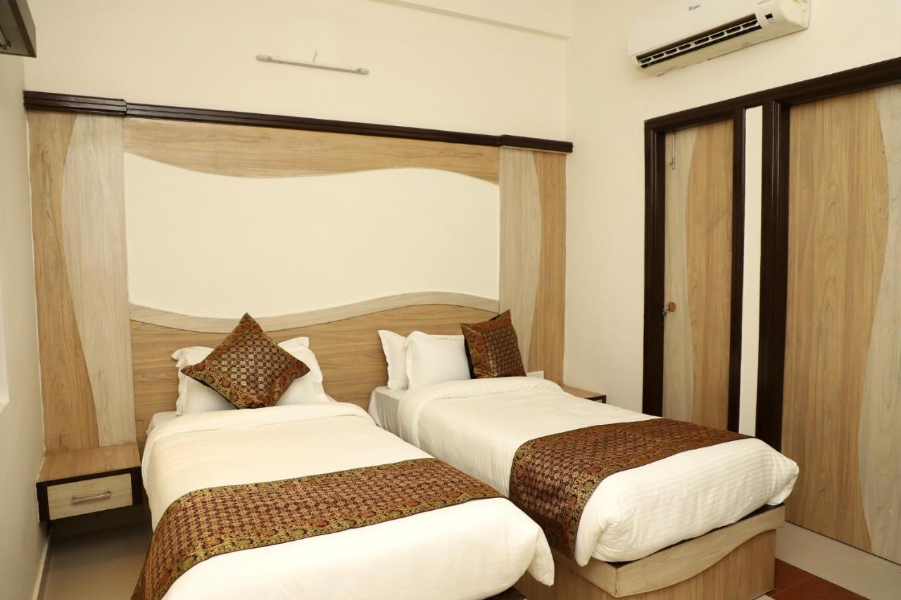Capital O 46229 Hotel The Golden Bird Agra (Uttar Pradesh)