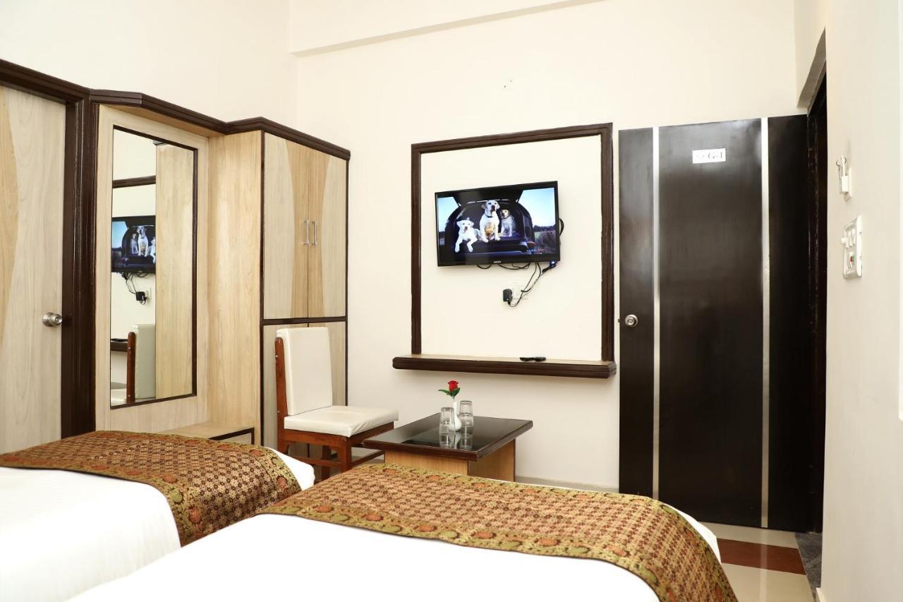 Capital O 46229 Hotel The Golden Bird Hotel