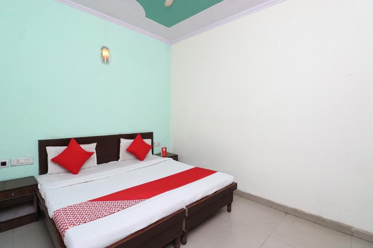 Hotel Oyo Flagship 29742 Seva & Restaurant 3*