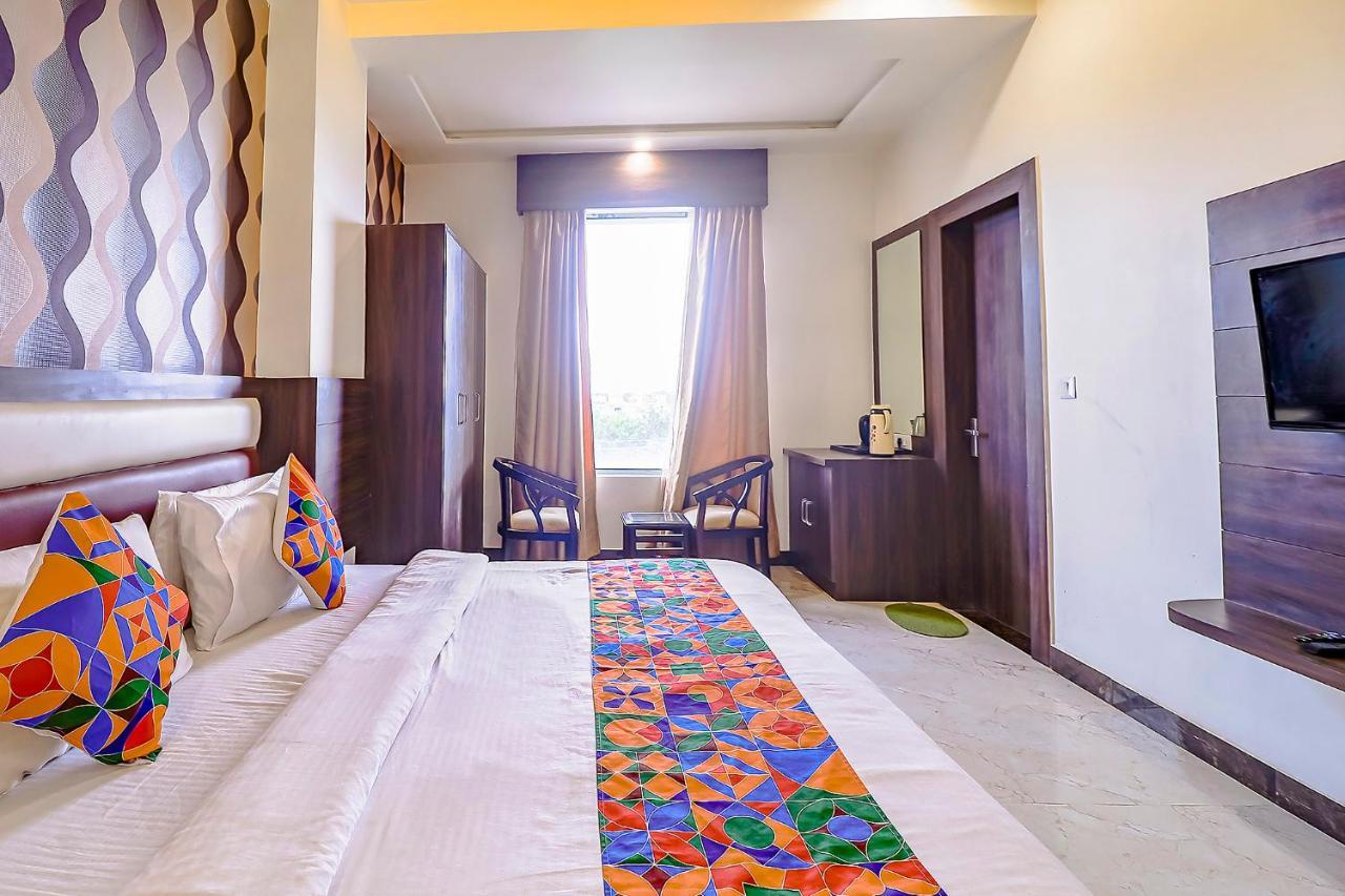 Fabhotel World Link Hotel 3*