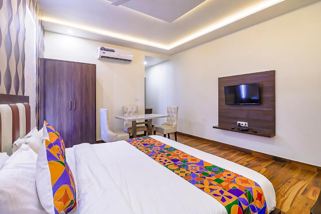 Hotel Fabhotel World Link