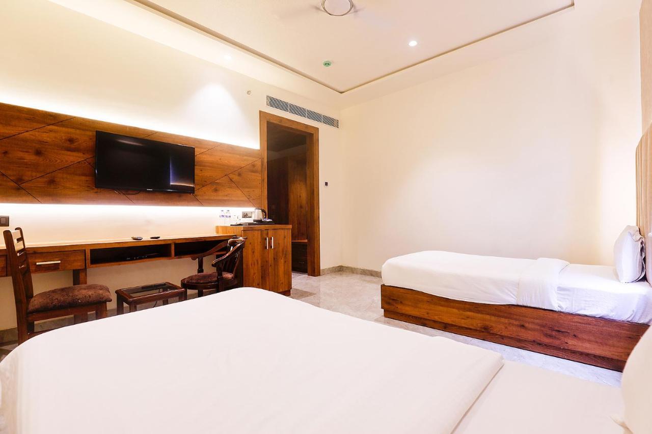 Fabhotel Taj Pearl Hotel
