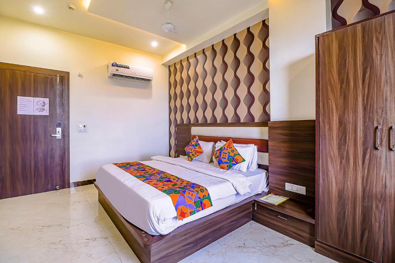 Fabhotel World Link 3*