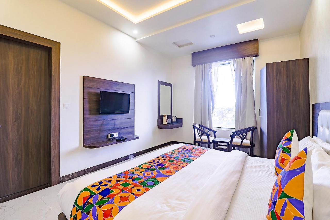 Hotel Fabhotel World Link