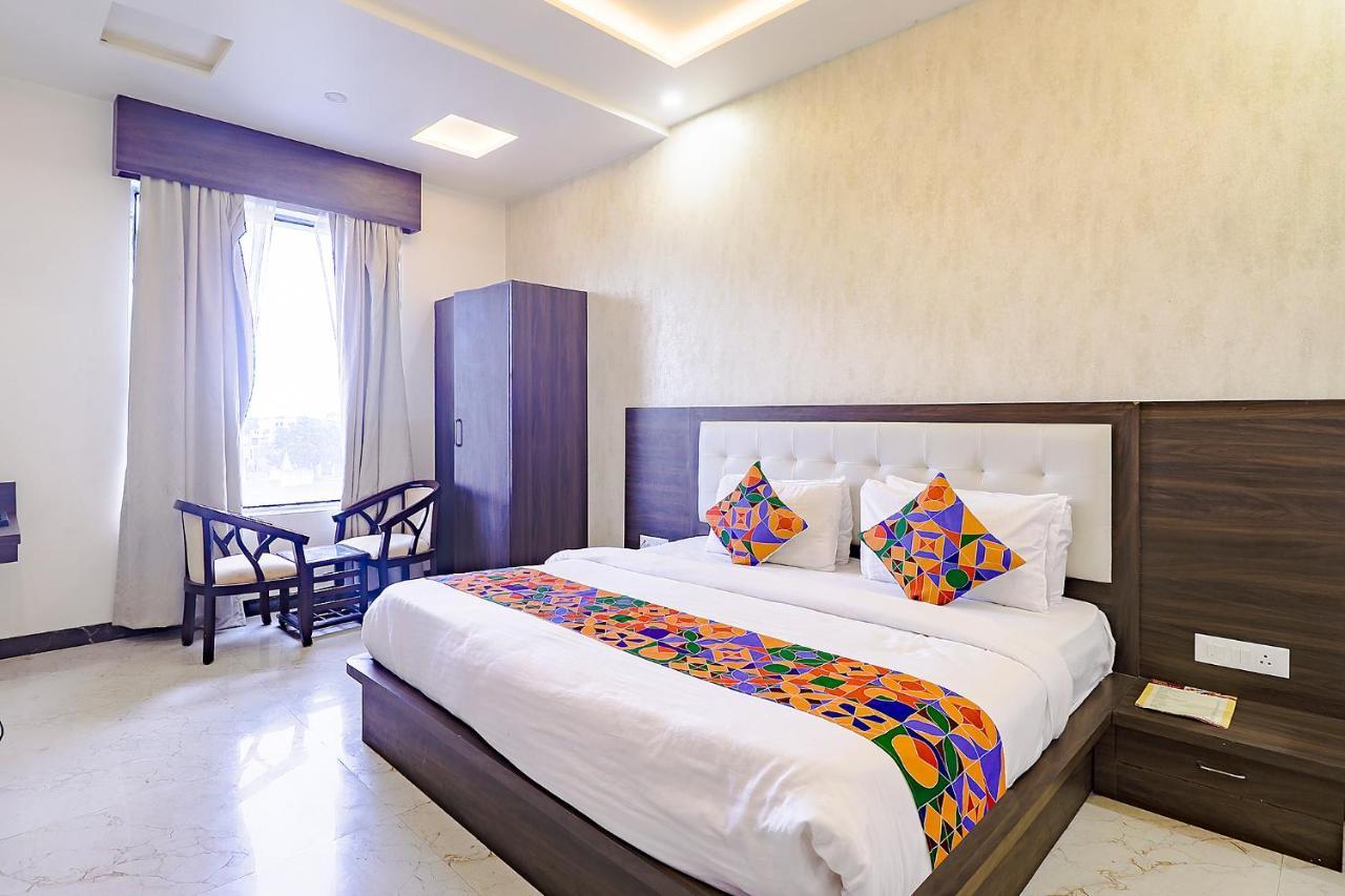 Fabhotel World Link Hotel