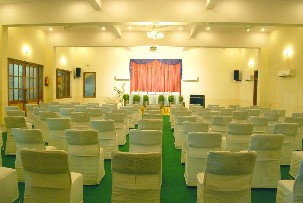 Chandra Pushp Palace Hotel 3*
