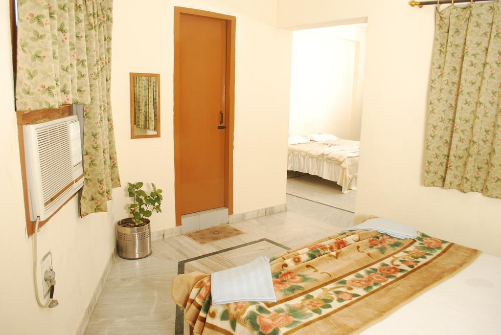 Hotel Chandra Pushp Palace