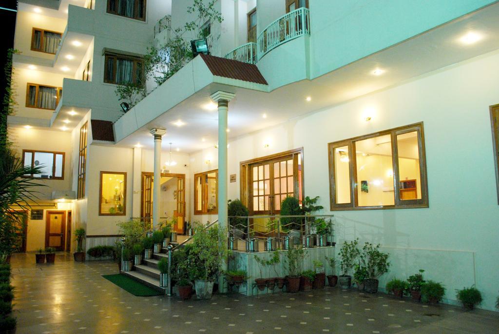 Chandra Pushp Palace