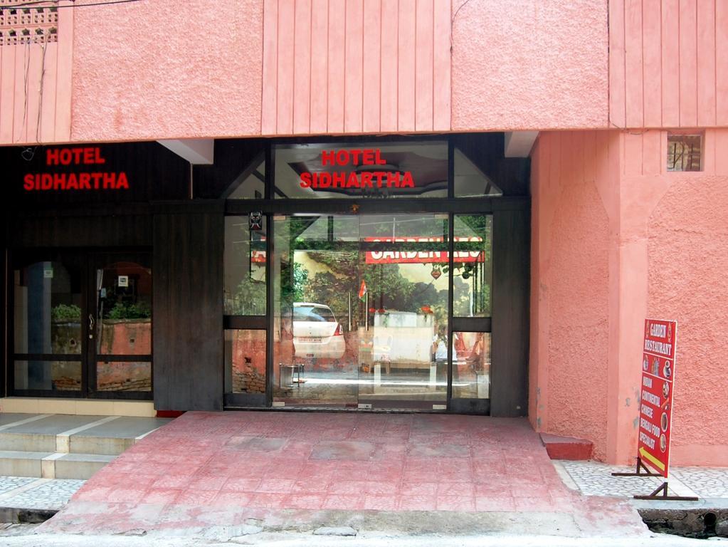 Sidhartha Walking Distance From Tajmahal Hotel