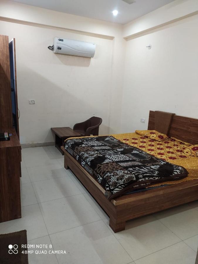 Hotel Viraj Palace By Wb *