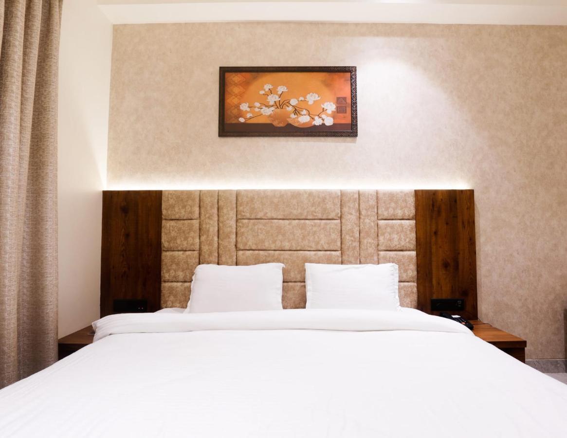 The Taj Pearl Hotel 3*