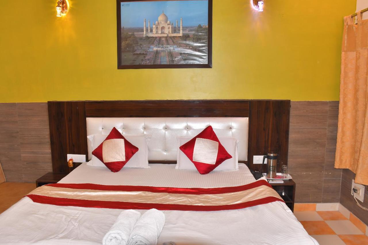 Sidhartha Walking Distance From Tajmahal Hotel 2*