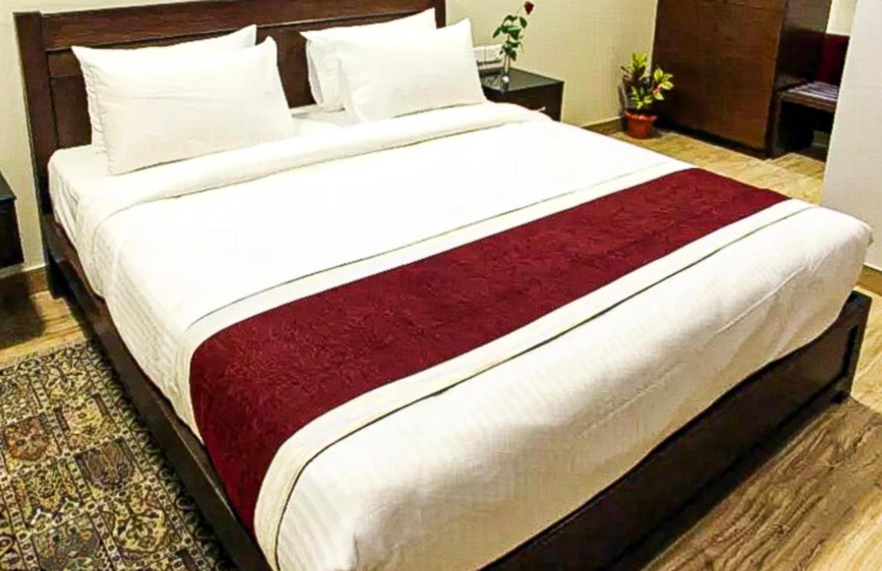 Hotel Delux Plaza By Wb Agra (Uttar Pradesh)
