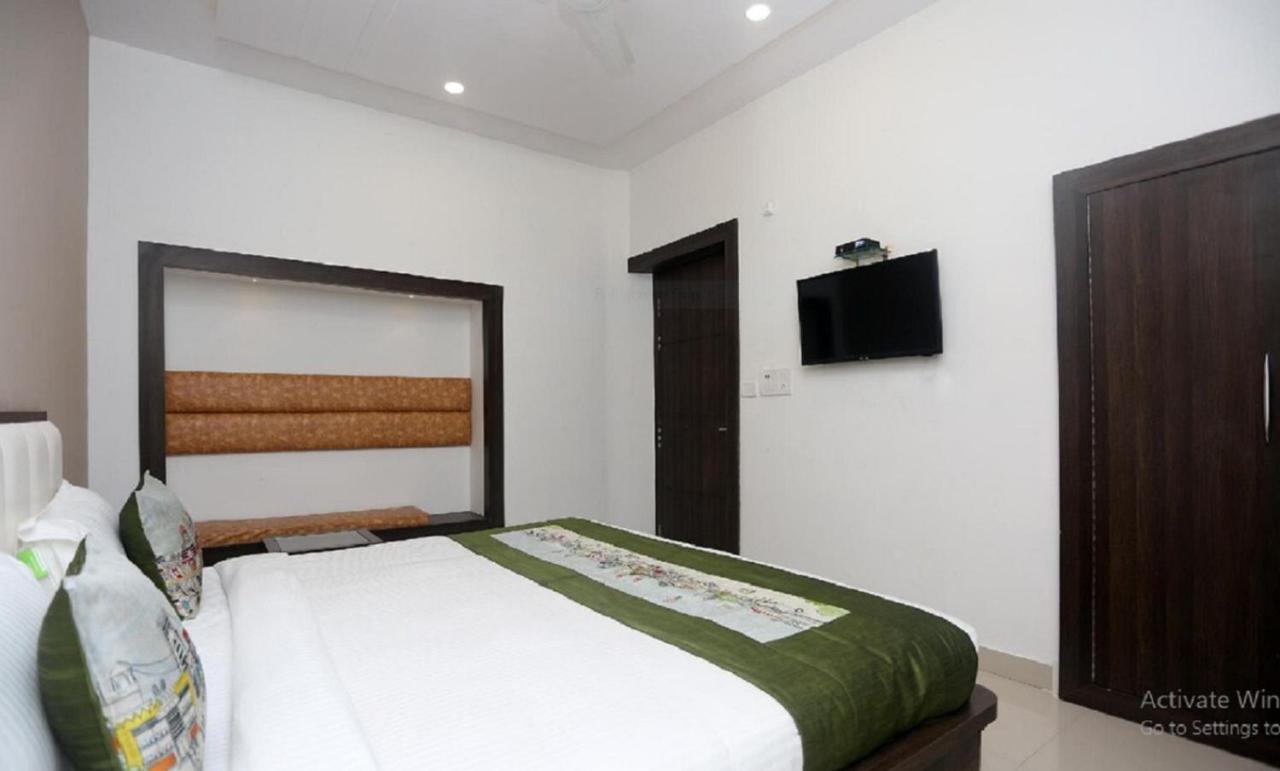Pratap, Agra 