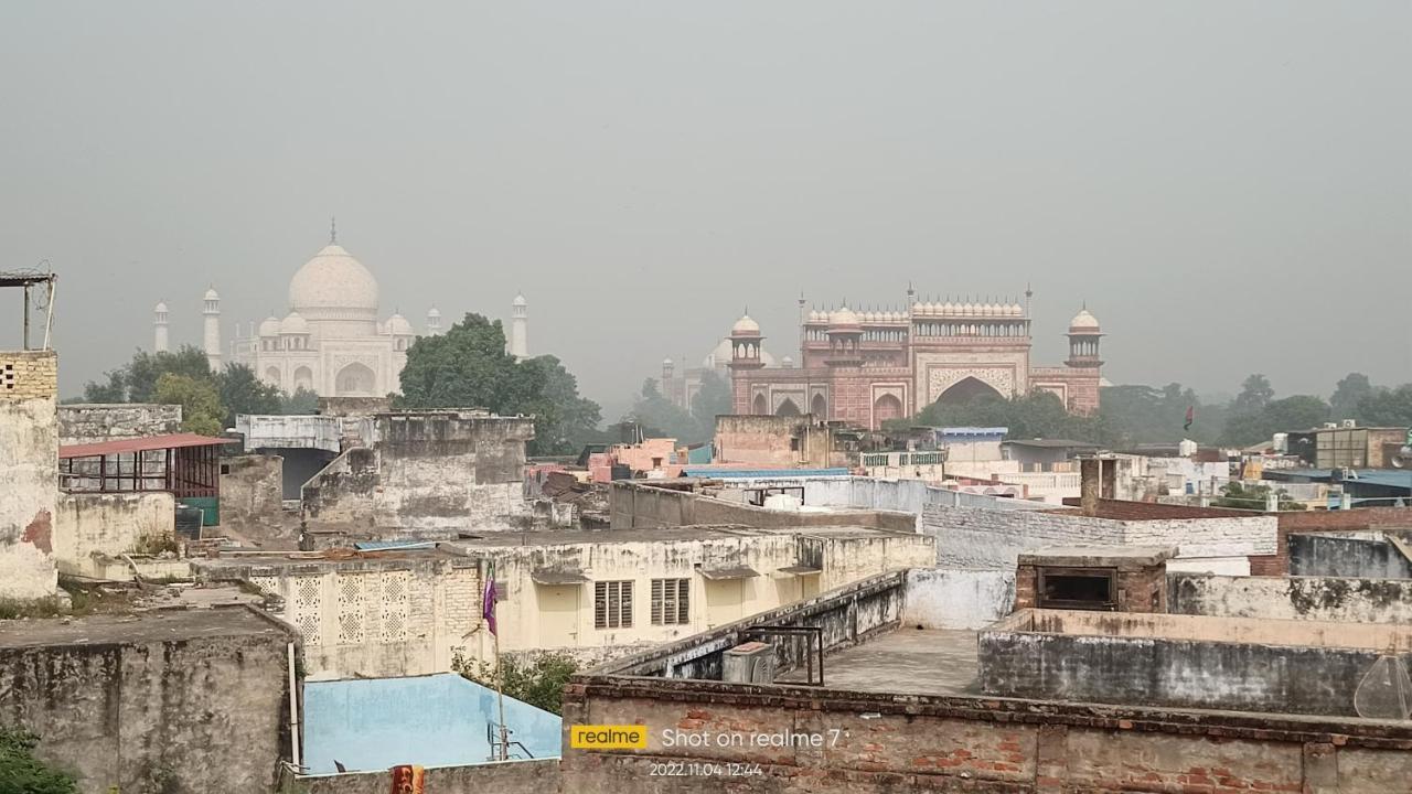 Sidhartha Walking Distance From Tajmahal Hotel