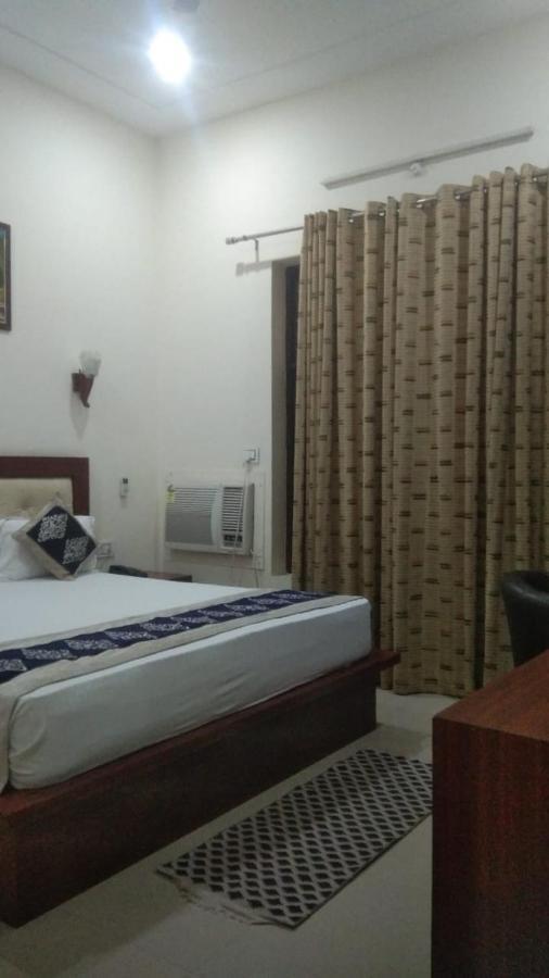 Taj Village - Taj Mahal Distance Only 700 Meter Bed & Breakfast