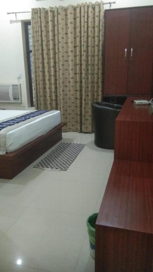 Taj Village - Taj Mahal Distance Only 700 Meter 2*