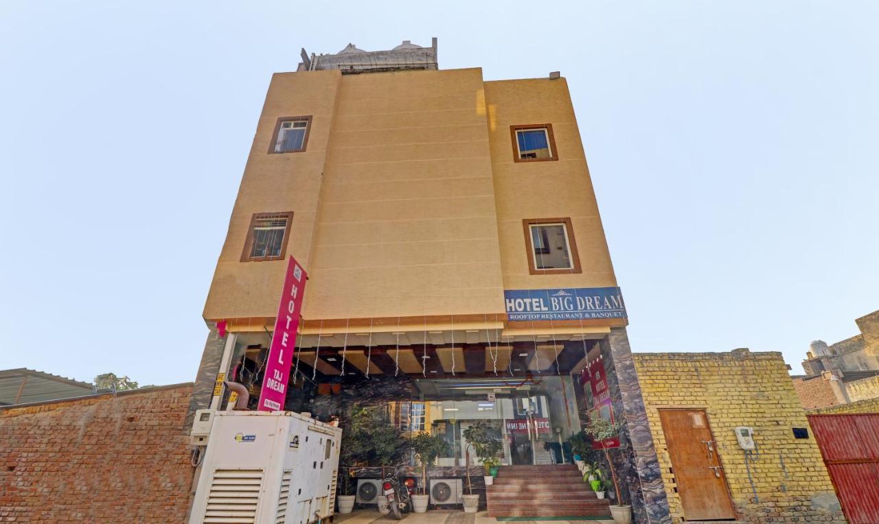 Treebo Taj Dream 3*