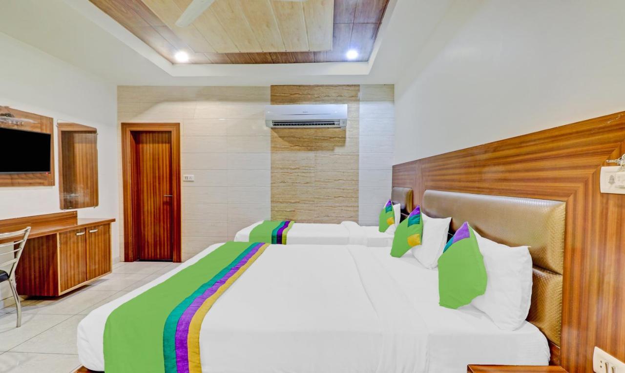 Treebo Taj Dream 3*