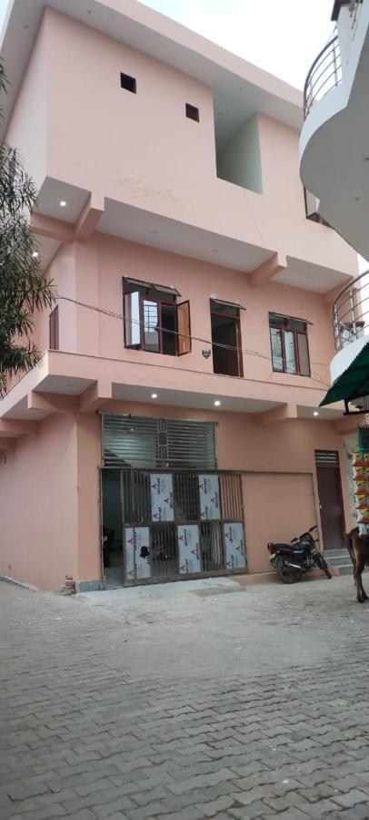 M J * Agra (Uttar Pradesh)